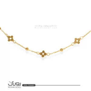 دستبند طلای شکوفه ظریف زنانه با طراحی گل‌های ظریف و زنجیر سبک، مناسب برای استایل‌های رسمی و روزمره